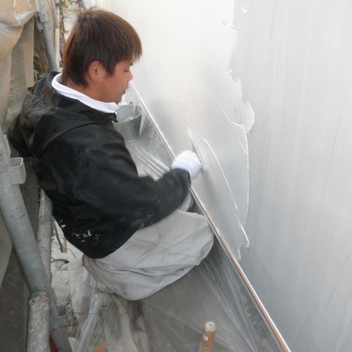 漆喰を塗れば、外壁の完成です
