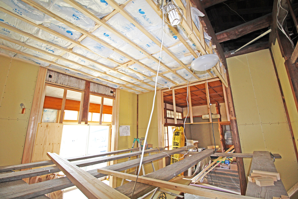 天井断熱は屋根断熱に比べ面積が少ないので施工費を抑えることができます。